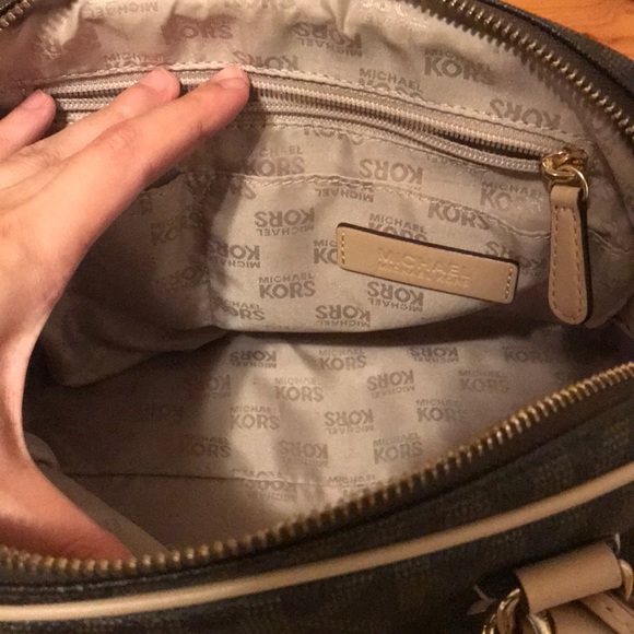 USED ONCE MICHAEL KORS SATCHEL - Picture 4 of 5